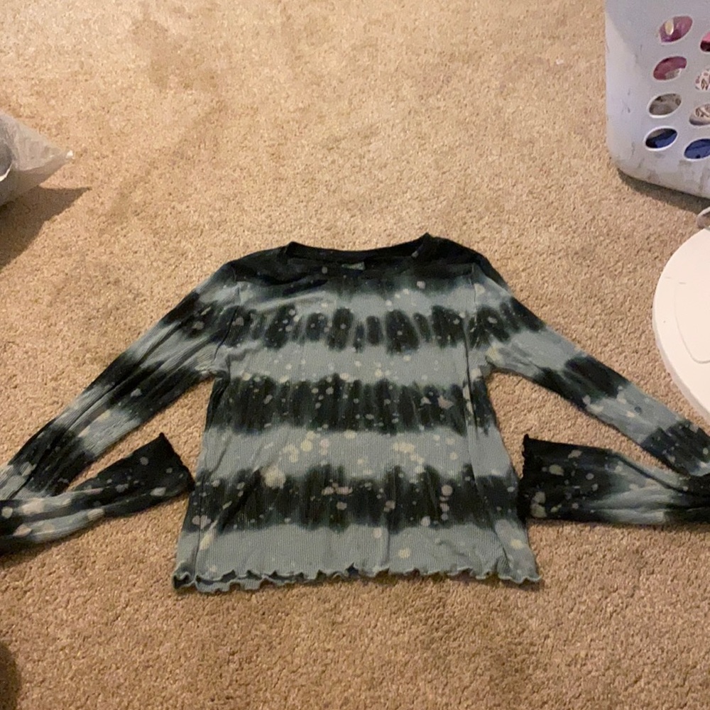 cropped long sleeve lettuce edge